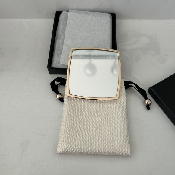 Giorgio Armani mirror with pouch - Picture 2 of 4